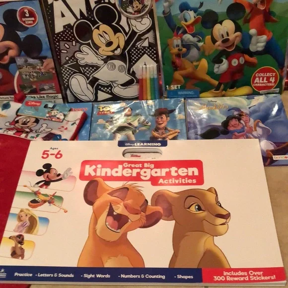 Disney Kid’s Gift Bundle - Picture 4 of 5